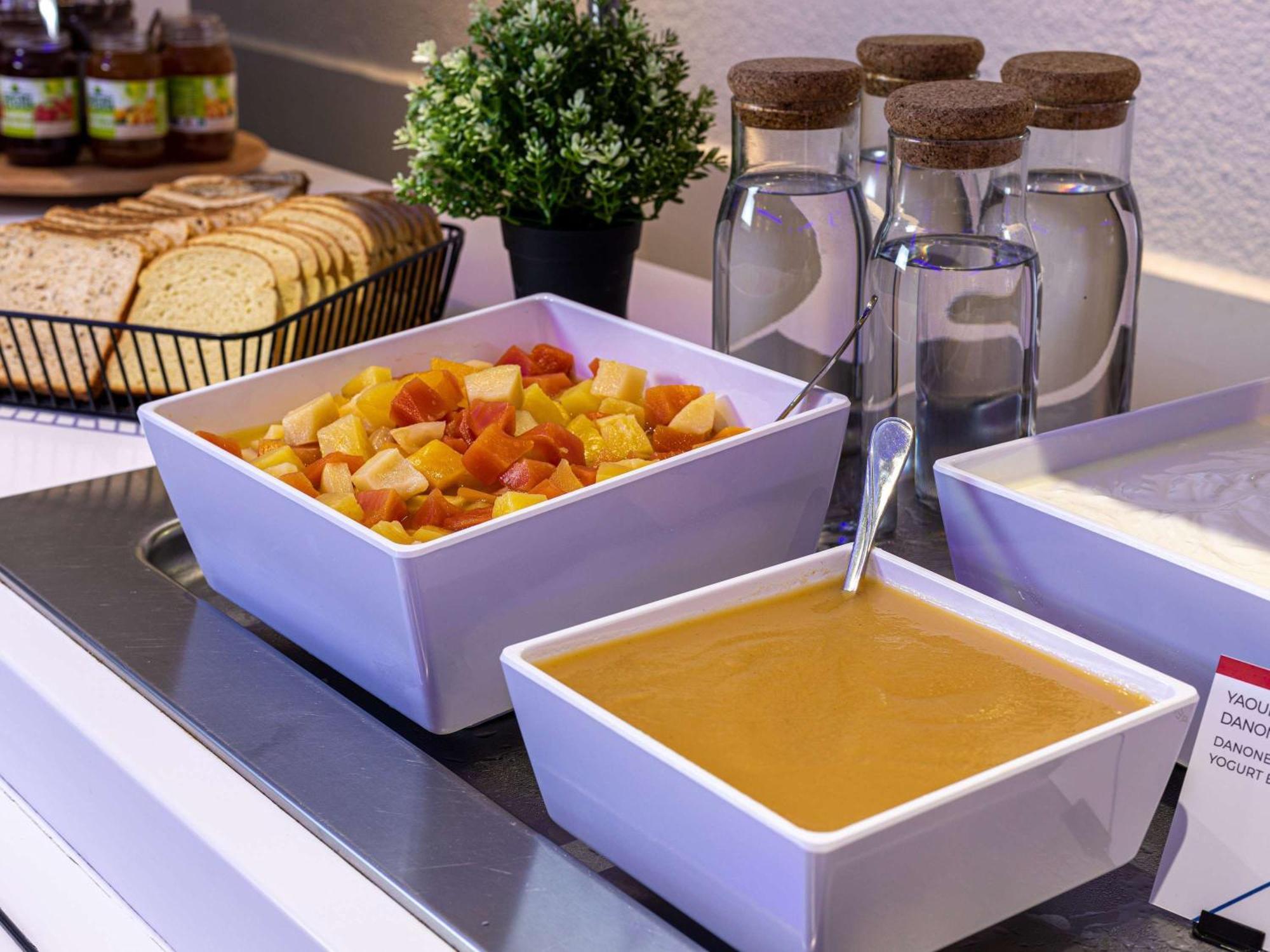 Ibis Budget Sisteron Bagian luar foto